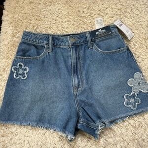 Hollister Womens Ultra high rise Denim Shorts size W26